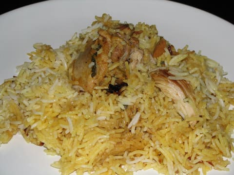 Kachhi murgh dum biryani