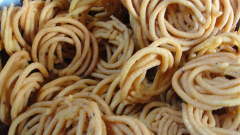 Plate of murukku, a crunchy South Indian snack