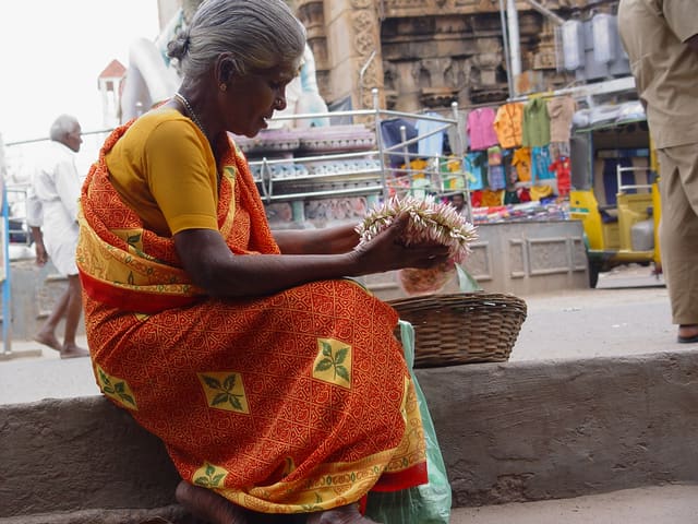 A woman selling Madurai jasmine