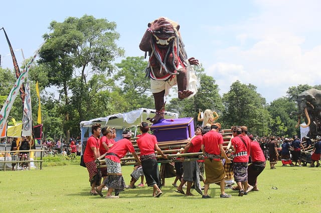 Tarian ogoh-ogoh or Ogoh - ogoh dance