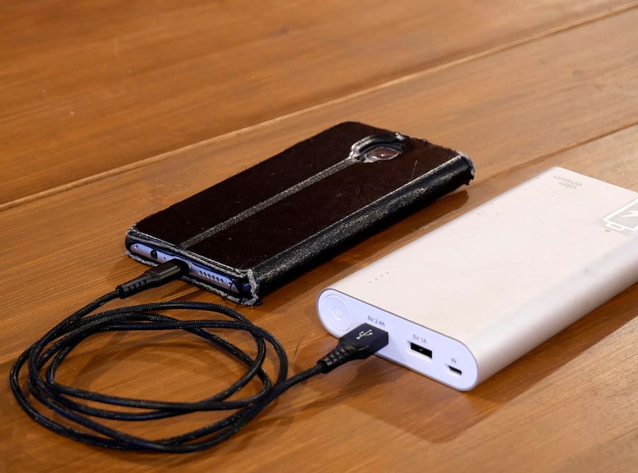 Charging a smartphone with a power bank