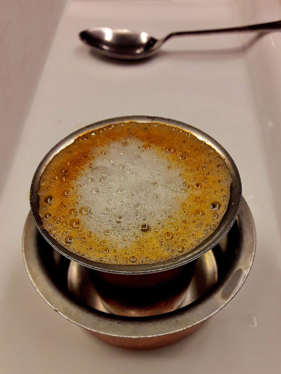 Filter coffee in a dabarah and tumbler